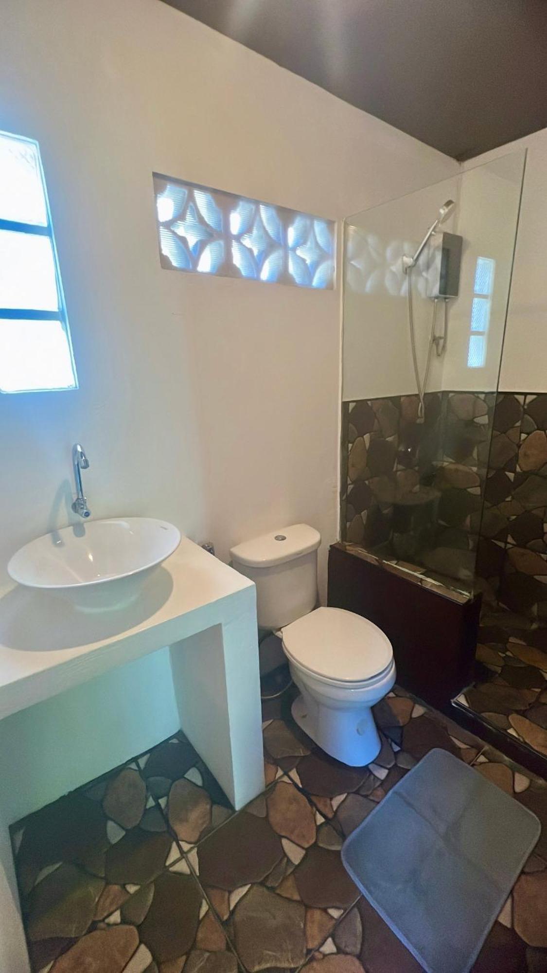 Yay Lodge Siargao, Private Room 1 With Ac & Hot Shower And Fast Starlink Wifi General Luna  Exterior photo