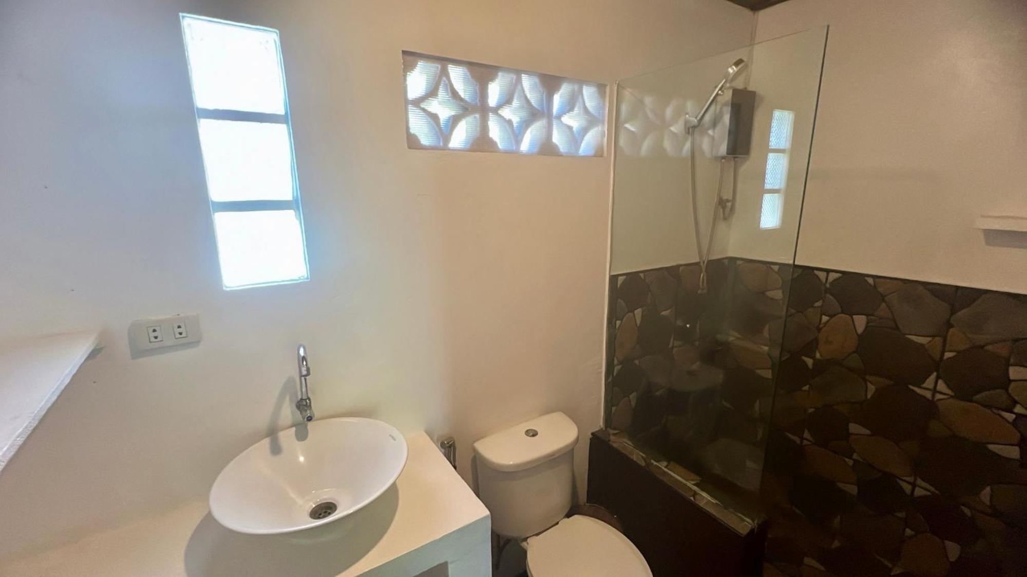 Yay Lodge Siargao, Private Room 1 With Ac & Hot Shower And Fast Starlink Wifi General Luna  Exterior photo